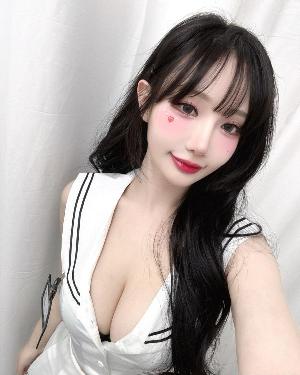小店纯欲嫩妹夏初