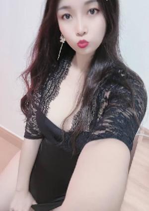 黑丝翘臀佳丽