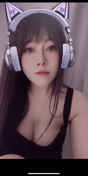 高挑性感依依