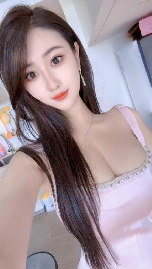 舌吻胸模御姐