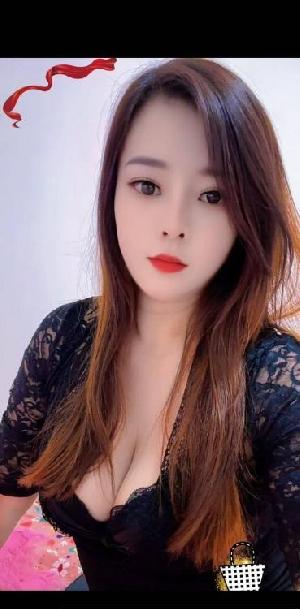 大奶子美腿少妇