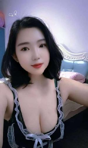 短发丰满少妇