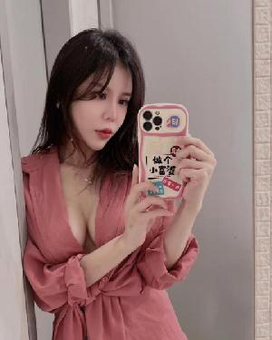 大奶网红脸骚妹