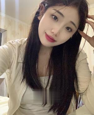 玲珑水嫩，多姿多彩，极品姑娘