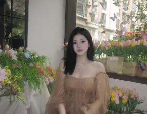 福田长腿大胸嫩妹