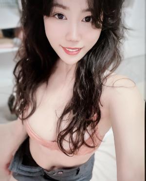 白嫩蜜桃臀安然