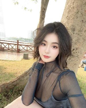 颜值反差清纯小欲女
