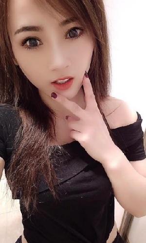 苗条靓妹菲菲
