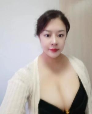 官渡区大胸风骚妹子小酒窝