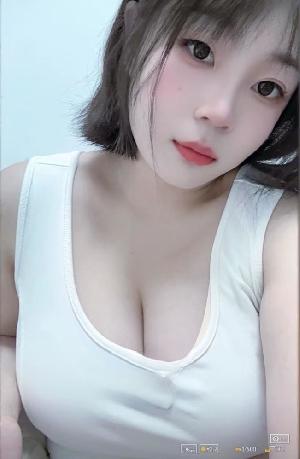 巨乳肥臀学生妹