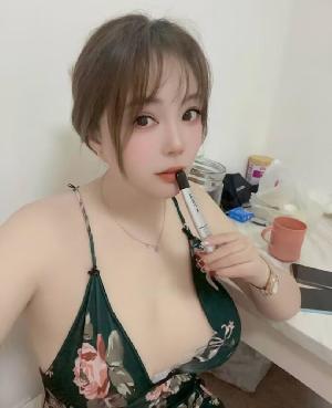 长腿大奶骚妹