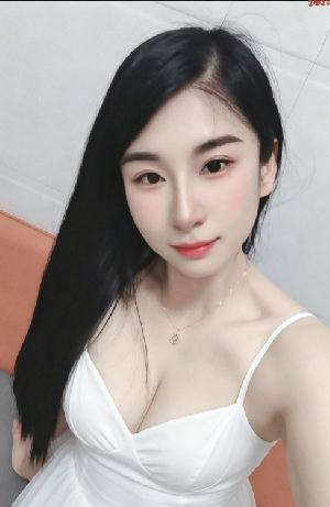 白云知心服务型姐姐