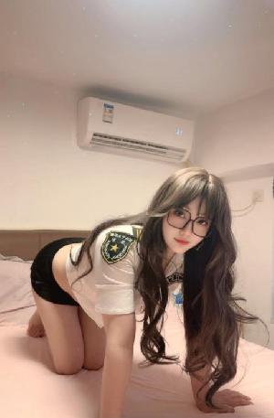 挑灯夜战骚货眼镜妹