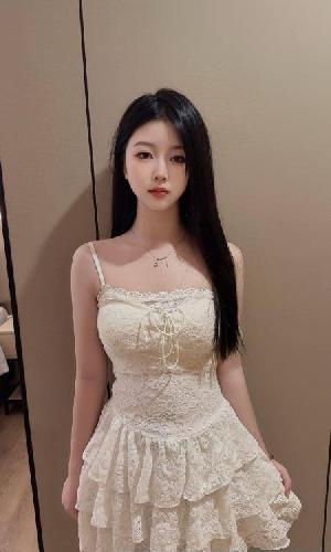 皮肤白嫩颜值嫩妹