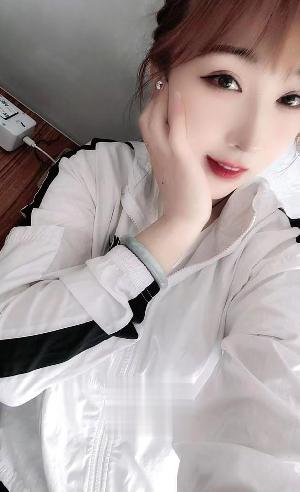 又白又嫩的小姐姐