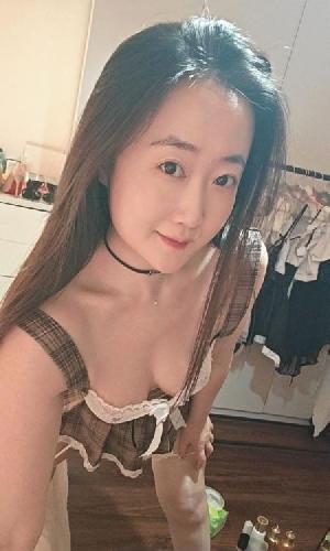肤白颜值少妇