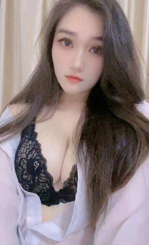 小店丰满制服御姐