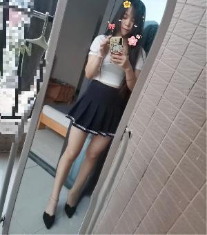 小巧玲珑jk装妮子