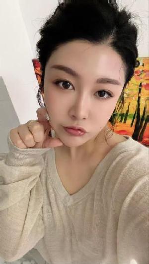 一字马颜值小姐姐