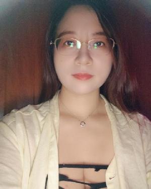 江南西奶牛眼镜妹