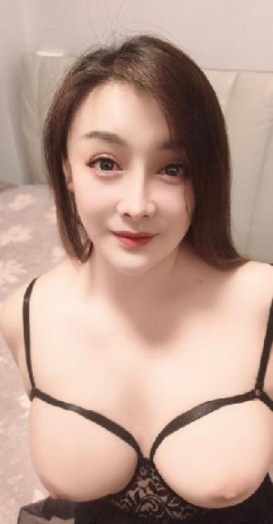 大奶骚母狗