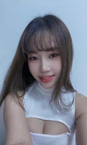 颜值美乳萌萌