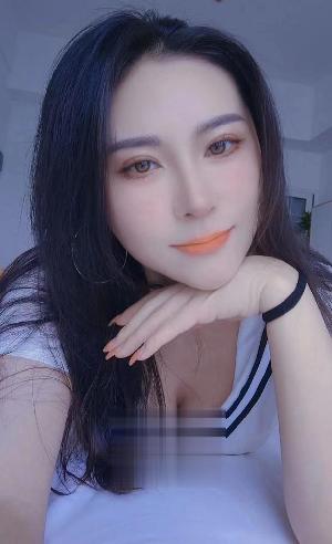 太原敏感深喉白嫩小姐姐