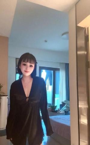 体验服务系蜜桃臀梨子