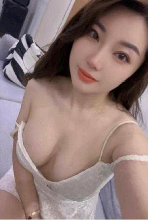 白嫩大奶妹