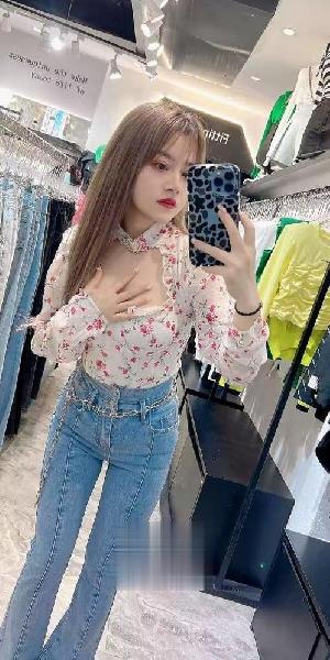 迈皋桥服装店少妇