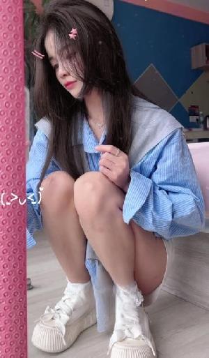 身材火辣的性感粉嫩妹妹