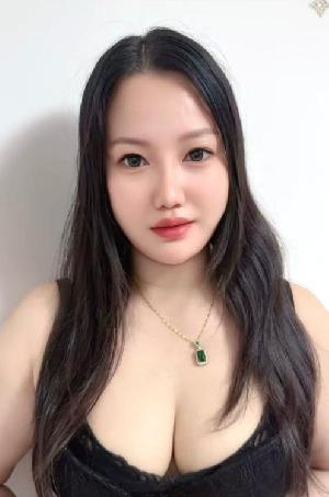 长腿翘臀少妇