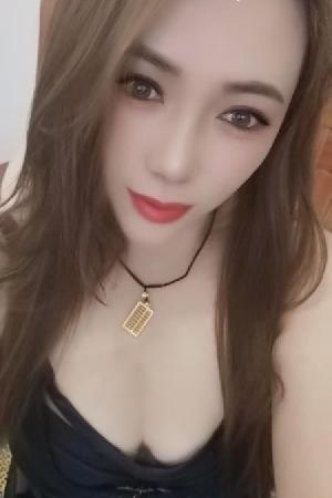 一个服务挺不错的妹子