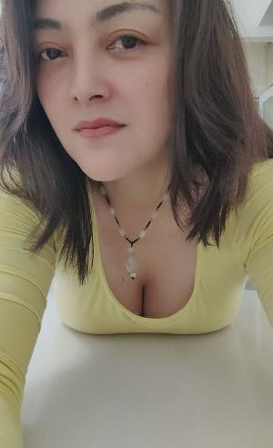 肤白大臀小骚妇