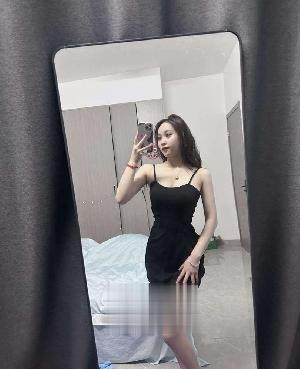 热情粉嫩妹
